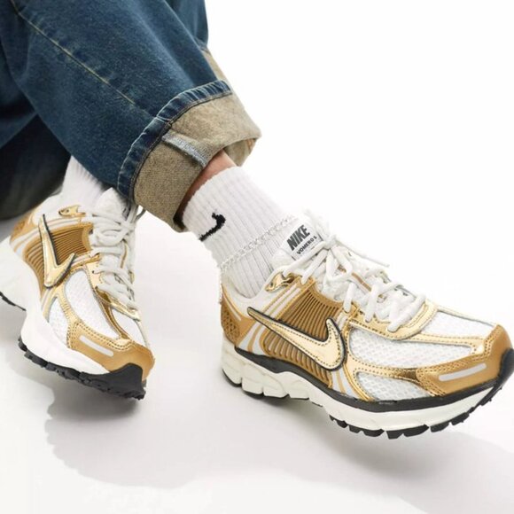 Nike Zoom Vomero 5 Gold Sneakers - Picture 1 of 9